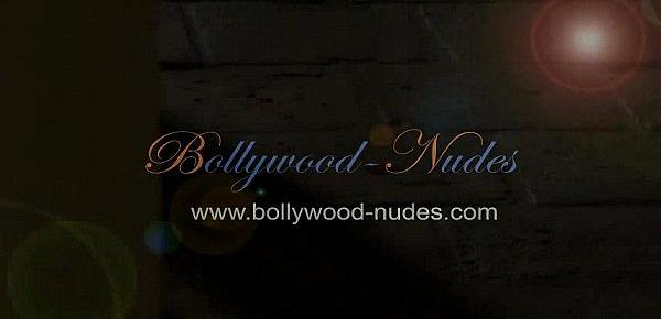  Bollywood Babe Indian Style MILFer